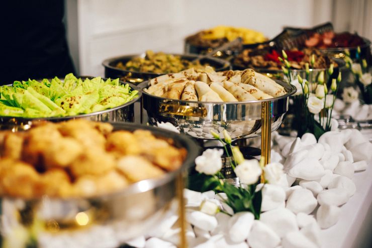 Working With a Caterer To Match Your Wedding Style and Theme